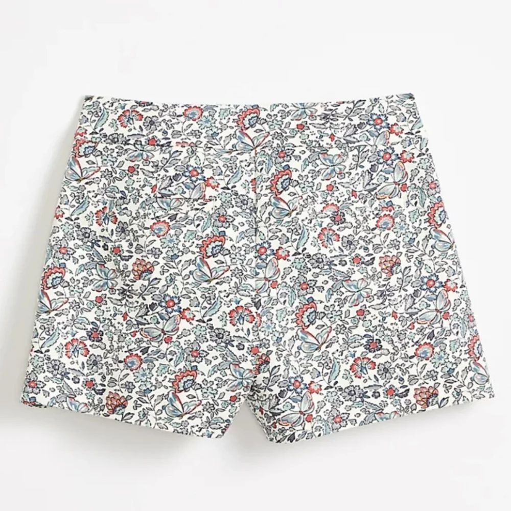 LOFT Riviera Shorts 4” Inseam - Picture 3 of 4